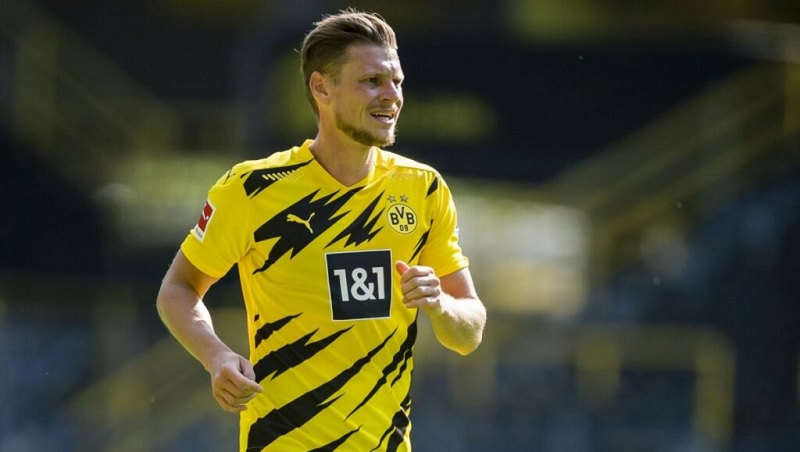 hau-ve-canh-phai-lukasz-piszczek