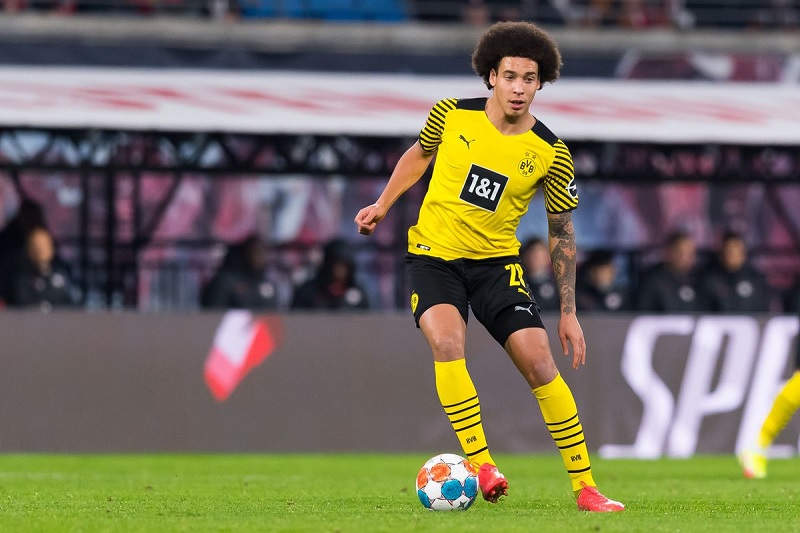 tien-ve-trung-tam-axel-witsel