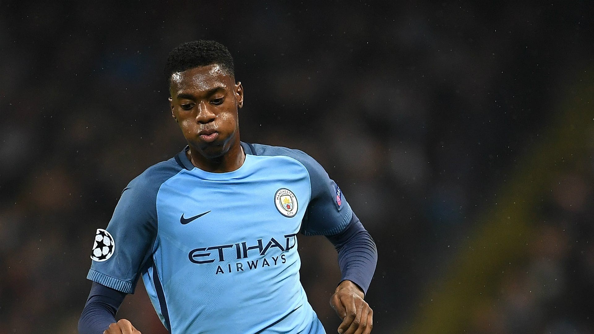 Tosin Adarabioyo thời còn khoác áo Man City.