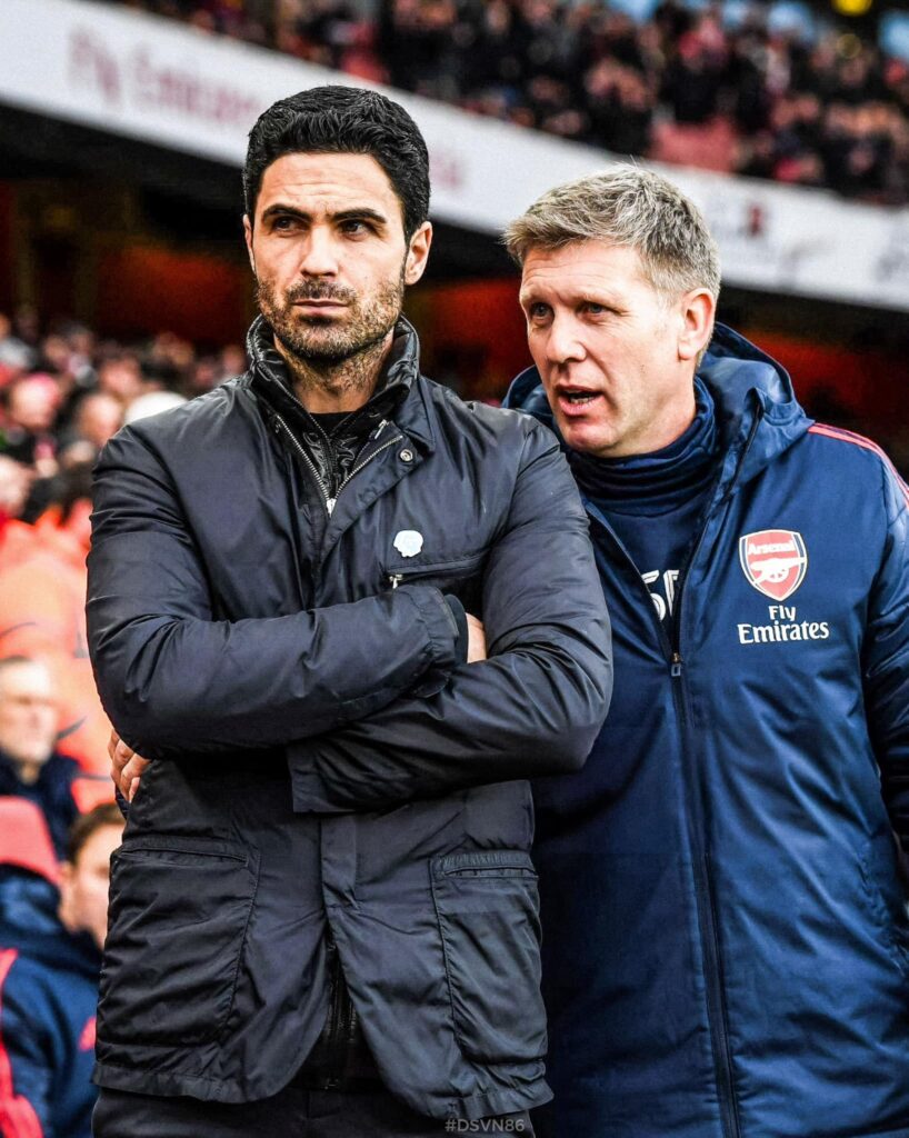 Mikel Arteta đã quyết định để trợ lí Steve Round ra đi