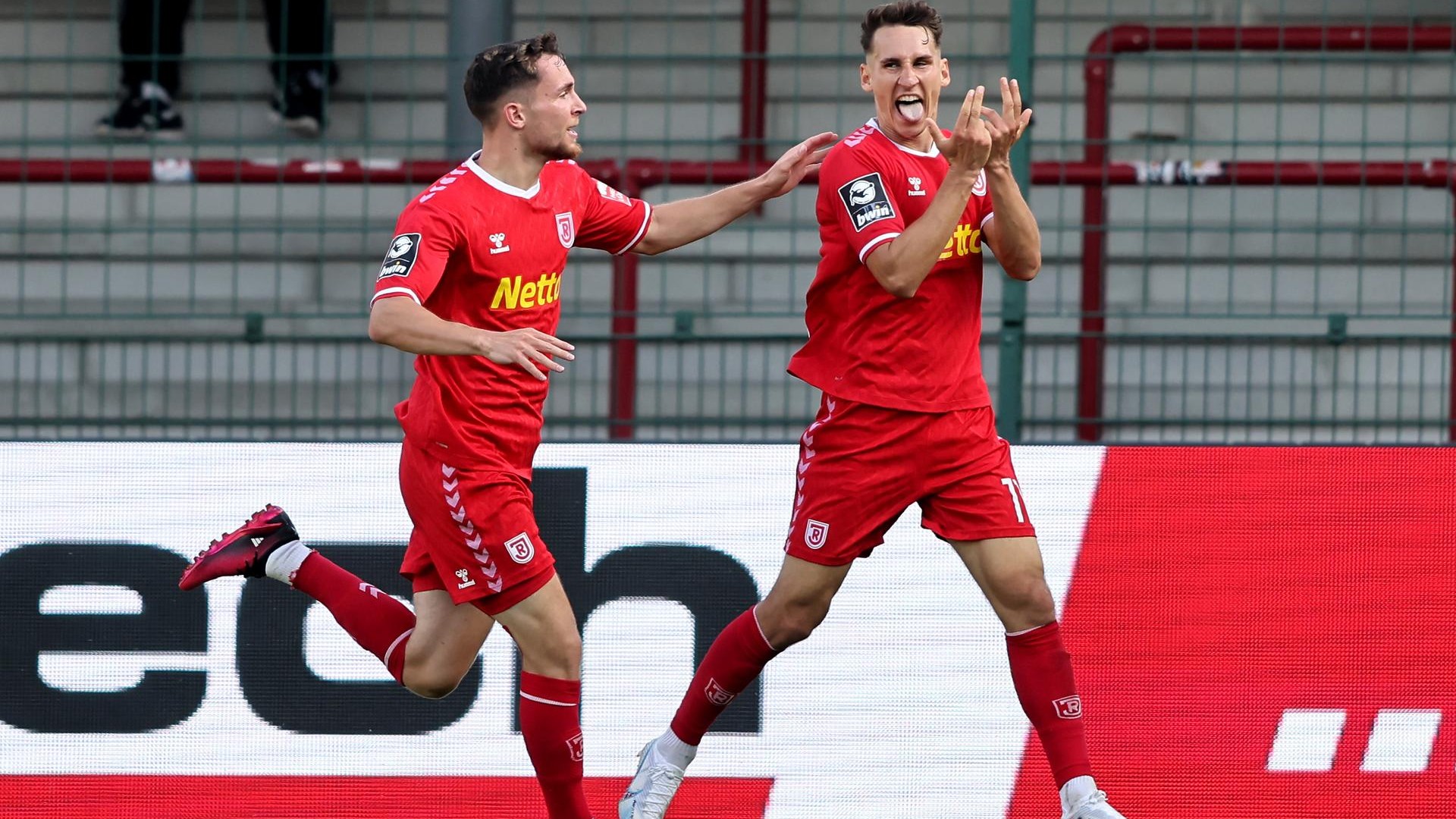 Soi kèo Regensburg vs Wehen Wiesbaden ngày 25/5